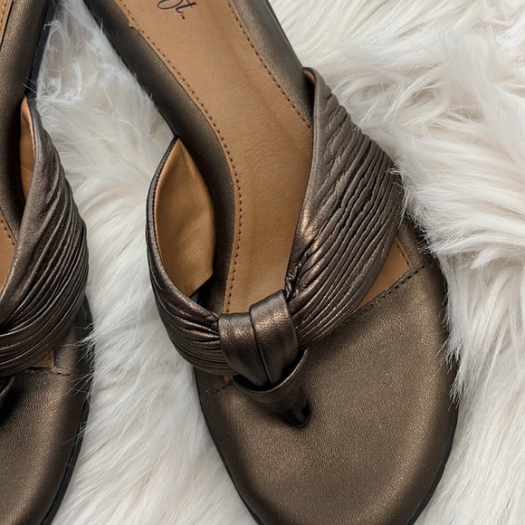 🎉SALE🎉Euro soft Bronze Sandal by Sofft - Picture 5 of 8